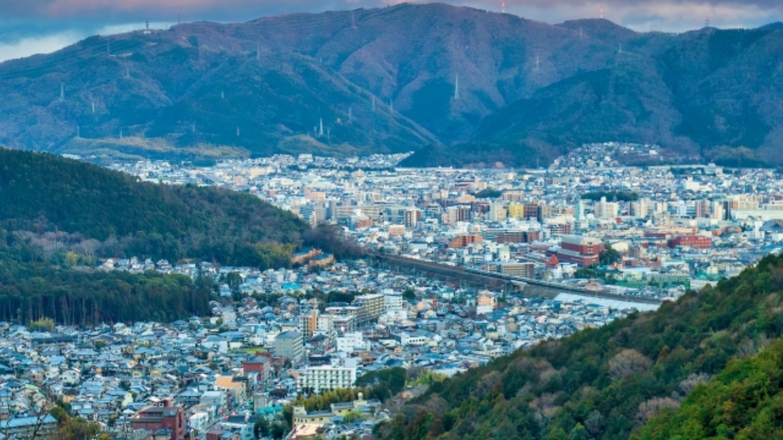伏見区エリアを俯瞰する街並みと地図イメージ
